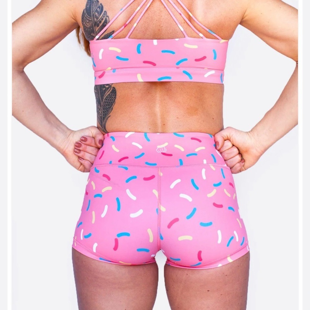 Feed Me Fight Me Sprinkle Print Athletic Shorts Womens Medium Pink Excellent - Picture 4 of 9